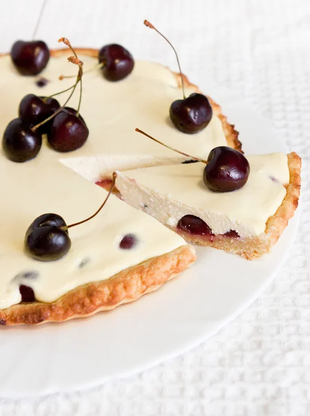 Пиріг з солодкою вишнею — стокове фото