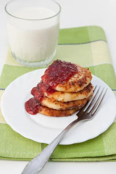 Cottage cheese fritters — Stock Photo, Image
