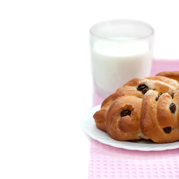 Sweet bread with raisins and milk on a white background — Stock Photo, Image