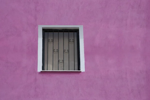 Παράθυρο στον τοίχο του ροζ — Φωτογραφία Αρχείου