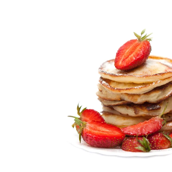 Pancake. Crepes With Berries. Pancake dengan Strawberry terisolasi di Latar Belakang Putih Stok Gambar Bebas Royalti