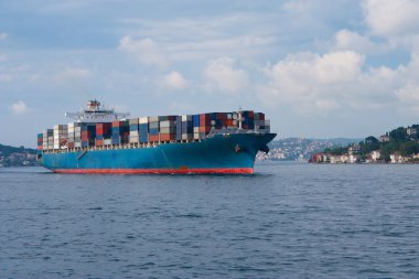 Kargo gemisi liman