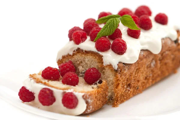 Cake met frambozen voor vakantie — Stockfoto
