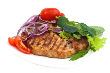 otlar ve domates, soğan, biber, limon, izole üzerinde beyaz arka plan ile eti biftek ızgara