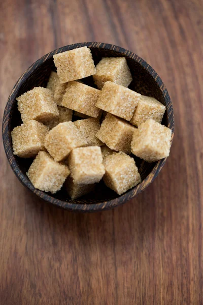 The brown sugar in a wooden bowl — Stock Photo, Image