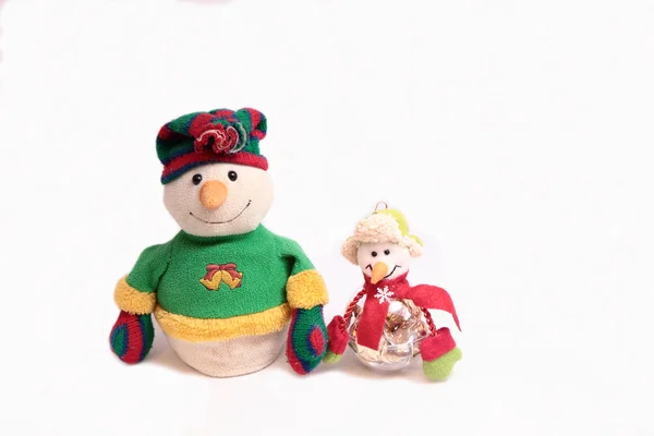 Dos amigos muñeco de nieve con regalos . —  Fotos de Stock