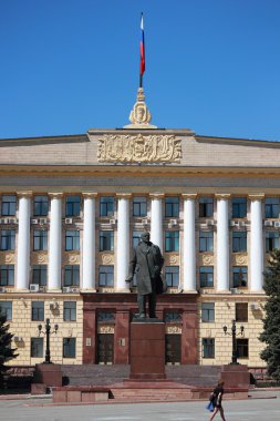 city hall lipetsk arka planda Lenin Anıtı.