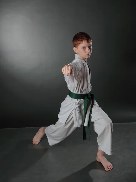 Mężczyzna młody karate. — Zdjęcie stockowe