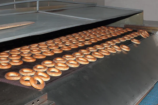 Rossig bagels uit de oven. — Stockfoto