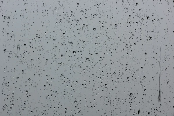 Gotas de chuva no vidro. — Fotografia de Stock