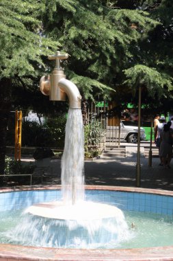 büyük su dokunun.