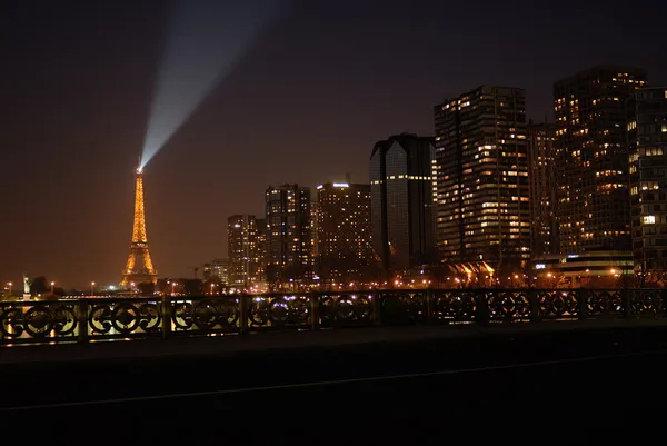 Eyfel Kulesi hafif performans