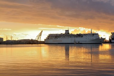 Feribot Limanı'nda demirli