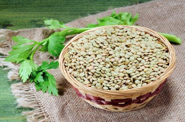 bir tablo üzerinde mercimek