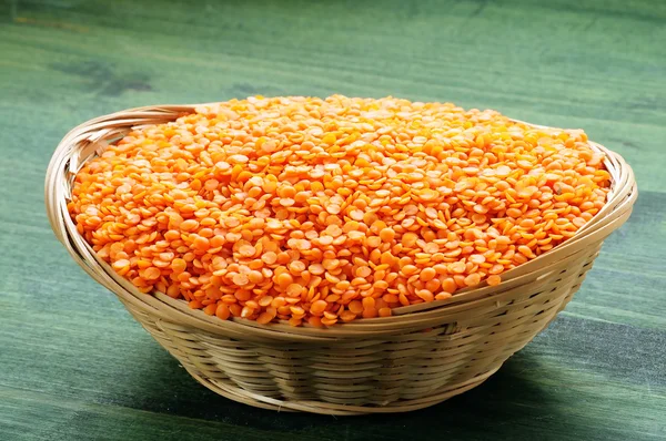 Red lentils on a green table — Stock Photo, Image