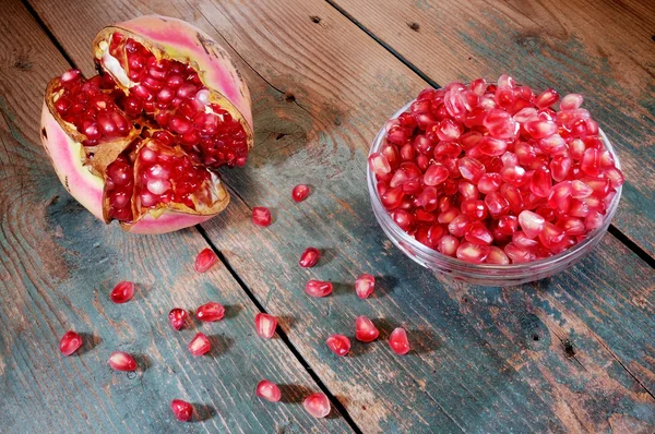 Pomegranate seeds on an table — Stock Photo, Image