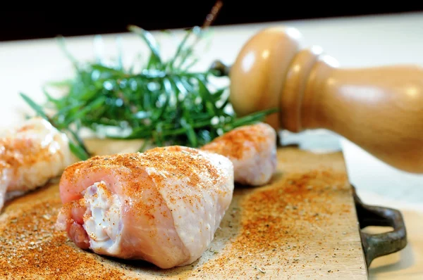 Chicken thighs and pepper mill — Stock Photo, Image