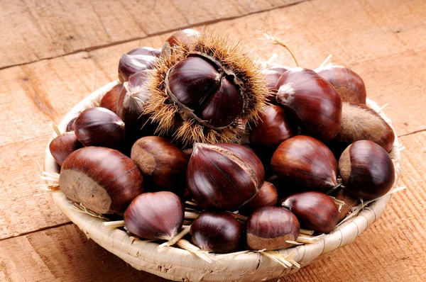Basket of chestnuts — Stock Photo, Image