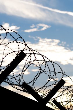 gün batımında bariyer