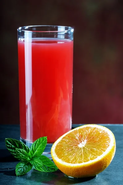 Suco de laranja vermelho e hortelã — Fotografia de Stock