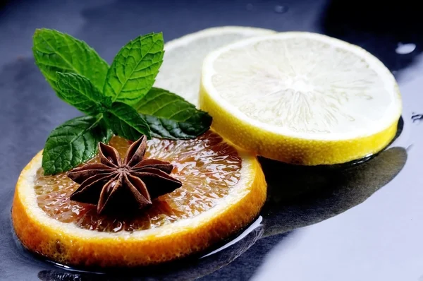 Lemon orange and star anise — Stock Photo, Image