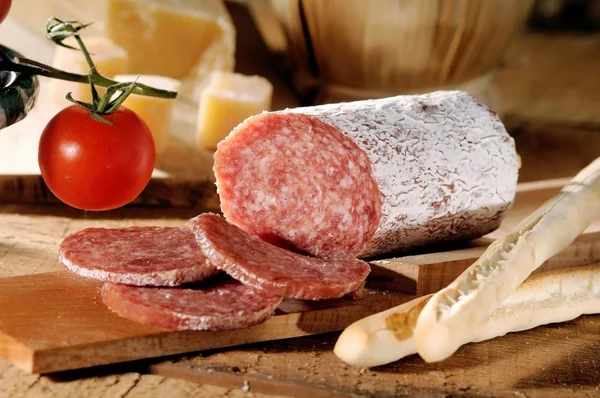 Salami and tomato — Stock Photo, Image