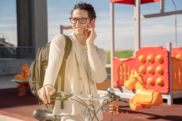Freelance Man Using Mobile Phone Bicycle — Stock Photo, Image