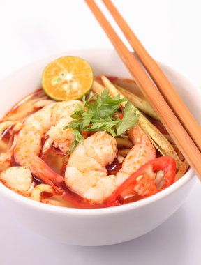 Tom yam şehriye