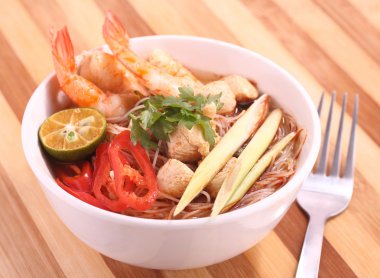 Tom yam bana hoon