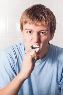 genç çocuk dişleri Temizleme