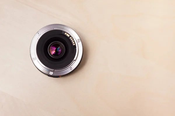 Back of the lens on the wooden desk — Stock Photo, Image