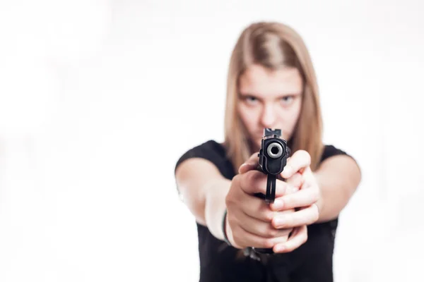 Menina loira apontando com arma de mão Fotografias De Stock Royalty-Free