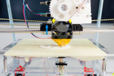 okul laboratuvar çalışması sırasında elektronik 3d plastik yazıcı