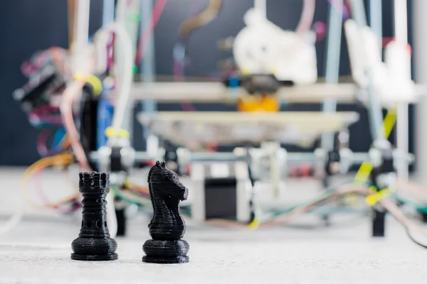 Impressora de plástico 3D eletrônica durante o trabalho em laboratório escolar — Fotografia de Stock