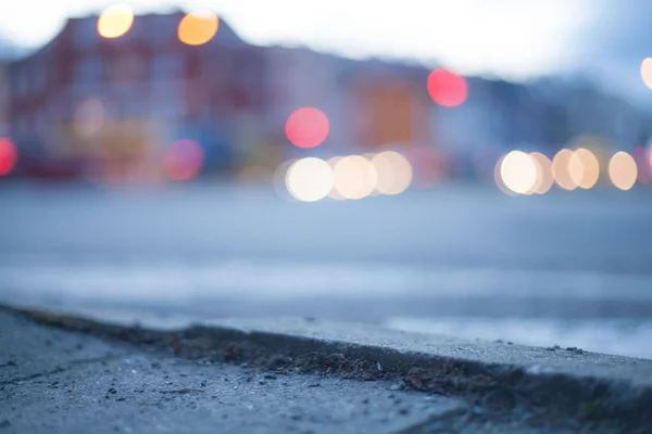 Fondo borroso - calle nocturna con farolas, ideal para — Foto de Stock