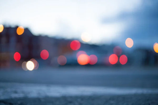 Fondo borroso - calle nocturna con farolas, ideal para —  Fotos de Stock