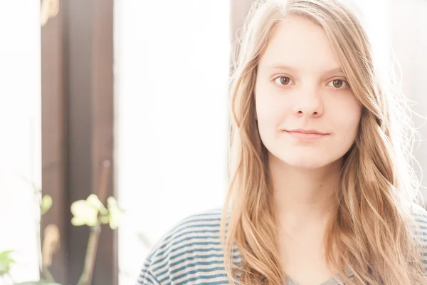 Fiatal keresztény szőke lány portréja Jogdíjmentes Stock Képek