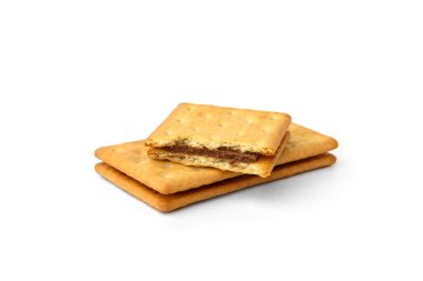 Beyaz arka planda çikolatalı krakerli sandviç..