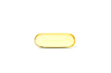 Omega-3 kapsülü beyaz arkaplanda izole edildi.