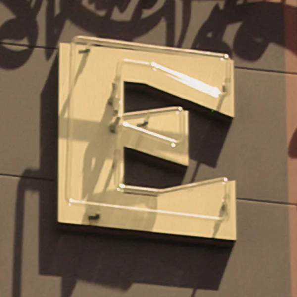 Maling av bokstavene E – stockfoto