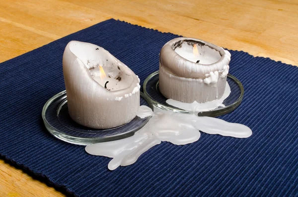 Mum Mum lekeleri üzerinde masa örtüsü