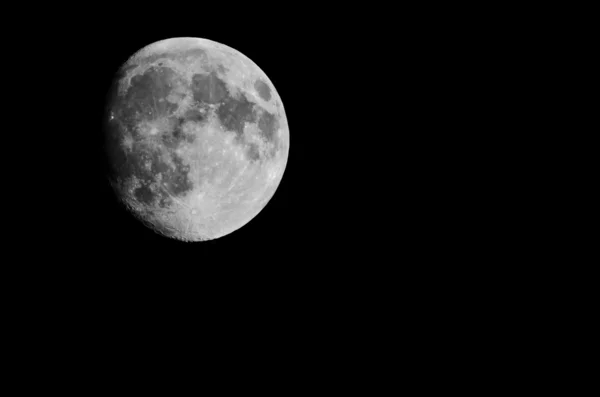 Луна, видимая с Земли — стоковое фото