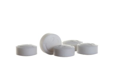 Beyaz hap gülümseyen