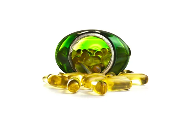 Omega 3 kapsülleri bir şişe