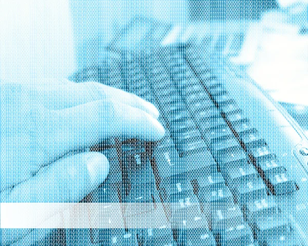 Tastiera del computer, mano umana e codice binario 04.07.13 — Foto Stock