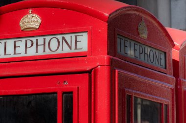 geleneksel kırmızı telefon kutusu