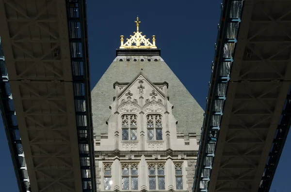 Londra 'daki kule köprüsü