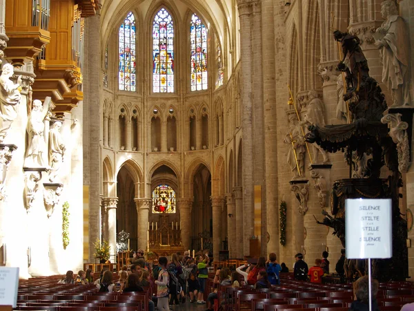 Интерьер собора Святых Михаила и Гудулы — стоковое фото
