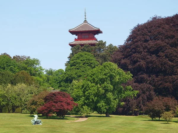 Torre japonesa e jardins reais — Fotografia de Stock