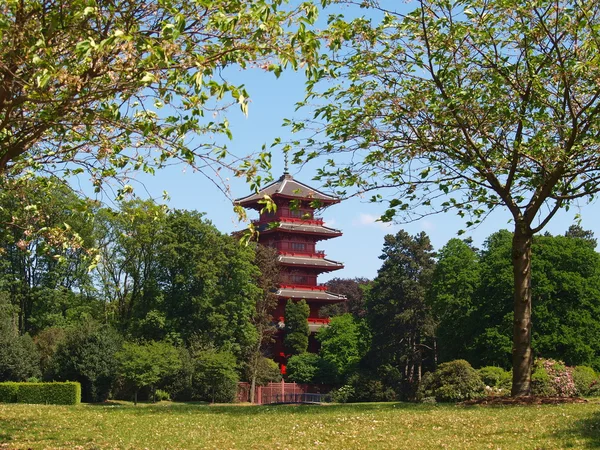Japanischer Turm und königliche Gärten — Stockfoto